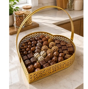 Plato de Servir de Metal Dorado Glamuroso, Plato para Postres Hecho a Mano para Mesa, Plato para Dulces para el Hogar, Hoteles, Bodas y Fiestas - Product Image 3