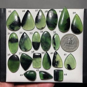 10 Piezas de Cabujón de Jade Nefrita Natural de Primera Calidad |   Piedra Verde Profunda de la Serenidad y la Suerte |   Piedra Preciosa de Cristal Curativa - Product Image 1