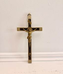 Croix religieuse traditionnelle en laiton, faite à la main, décorative, chrétienne, à suspendre au mur pour la maison, l'église et la chapelle - Product Image 1