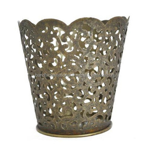 Portavelas votivo redondo de hierro con acabado dorado antiguo para iluminar la decoración del hogar y otros candelabros - Product Image 3