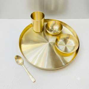 Service de table de luxe rond en métal bronze 24 pièces avec finition dorée en relief, écologique, durable et compatible lave-vaisselle - Product Image 3