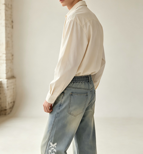 Pantalon en jean bleu clair à jambes larges pour homme, taille élastique, délavage blanchi, imprimé graphique, style décontracté d'été - Product Image 3