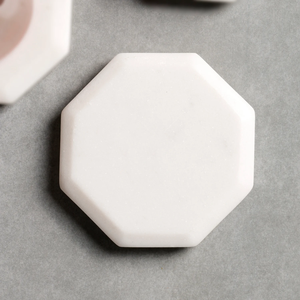 Mármol Blanco Clásico Duradero de la Era de la Piedra, Octagonal, 4 Pulgadas Juego de 4 Posavasos de Piedra Natural Ecológicos para Cocina y Oficina - Product Image 3