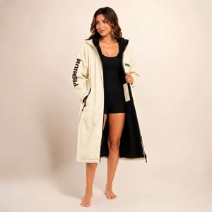 Peignoir de bain imperméable à capuche pour femme, séchage rapide, doublure polaire, idéal pour la plage ou l'hiver - Product Image 1