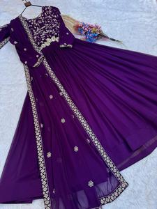 ชุดเดรส Anarkali ดีไซน์เนอร์ พร้อมผ้าคลุมไหล่ ประดับด้วยงานปักลายดอกไม้ ปักดิ้นทอง และลูกปัดแบบท่อ ราคาขายส่ง - Product Image 6