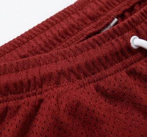 Shorts de sport décontractés pour hommes en toile rouge, taille haute élastique avec cordon de serrage, respirants, pour la gym et l'été, en tissu polyester uni à séchage rapide - Product Image 3