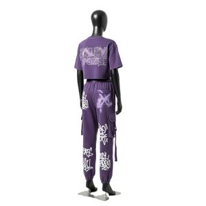 Conjunto de Pantalones Cargo y Top Corto de Felpa de Algodón Premium de 240 GSM para Mujer, Estampado Morado, Logotipo Personalizado, Ropa Urbana - Product Image 5