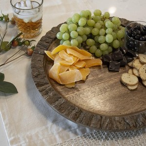 Bandeja Redonda de Madera para Servir con Diseño Rústico Artesanal para Mesa de Comedor, Ideal para Pan, Papas Fritas y Palomitas, de Madera de Nogal - Product Image 4