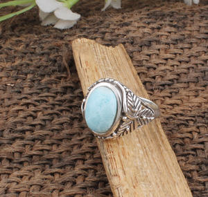 Bague de mariage en larimar naturel dominicain sertie clos, en argent sterling 925, véritable pectolite bleue à motif marin, bijoux faits à la main - Product Image 3