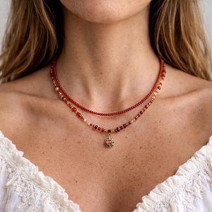 Collar de cuentas de ágata roja con colgante de sol dorado, gargantilla bohemia, joyería delicada, collar minimalista en capas - Product Image 4