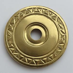 แผ่นหลังประตูบานสวิงทำจากทองเหลืองหล่อขึ้นรูป ออกแบบมาเพื่อประสิทธิภาพที่ยาวนาน ติดตั้งได้อย่างมั่นคงในโรงแรมและห้องนอน - Product Image 1