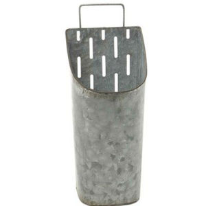 Maceta colgante semicircular de metal galvanizado hecha a mano de excelente calidad, estilo vintage, para decoración de jardín interior y exterior. - Product Image 1