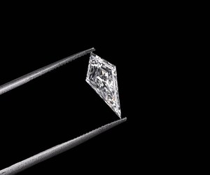 Diamant de laboratoire de 0,76 CT, 10,90 x 5,00 MM, taille cerf-volant, couleur D, percé au laser, pierre libre pour la fabrication de bagues de fiançailles et de bijoux - Product Image 3