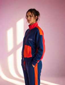 Conjunto Deportivo 2 en 1 para Mujer, Color Azul Marino y Rojo, Chaqueta con Cierre y Cuello Alto, Pantalones Deportivos - Product Image 2