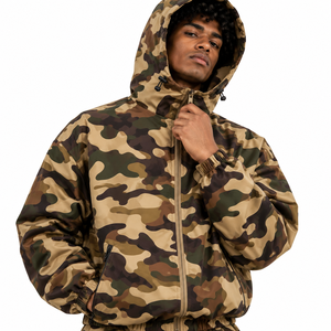 Ensemble de survêtement coupe-vent camouflage pour homme avec veste à capuche zippée et pantalon coupe décontractée, motif graphique personnalisé, streetwear d'extérieur, vente en gros - Product Image 5