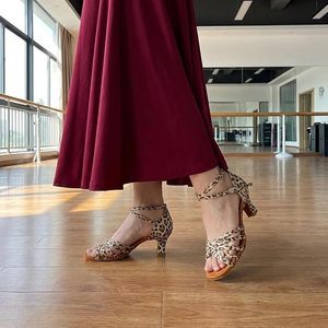 Chaussures de danse latine pour femmes Baifa Dance, dessus synthétique, talon plat, semelle en daim, pour la pratique et les spectacles en salle, BFA-1458 - Product Image 1