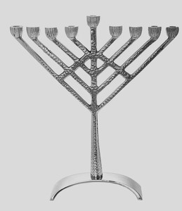 Menorá Tradicional Plateada de Nueve Ramas con Brazos Redondeados, Portavelas Decorativo Judío para Hanukkah - Product Image 3