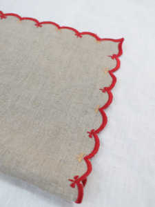Serviette carrée en lin pur, unie, avec bord festonné orange, faite à la main, style classique, pour la décoration de table à la maison - Product Image 3