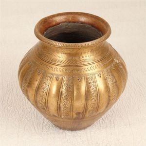 Kalash Lota en laiton fait main, gravé de la déesse Laxmi, pot en métal pour Pooja, décoration de mariage indienne, vase à eau sainte pour rituels de temple traditionnels - Product Image 4