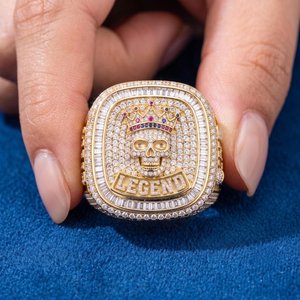 Bague de Luxe Hip Hop pour Homme en Argent Sterling 925, entièrement sertie de Moissanite VVS taille brillant rond et de Moissanite taille baguette, design Dés et Bague Statement - Product Image 1
