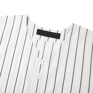 Camiseta Deportiva de Béisbol para Hombre, Blanca con Rayas Finas, Manga Corta, Cierre de Botones, Corte Regular, Poliéster - Product Image 4