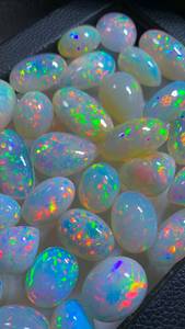 โอปอลเอธิโอเปียธรรมชาติทรงคาโบชอง รูปทรงรังผึ้ง หลายสีรุ้ง โอปอลประจำเดือนตุลาคม พลอยหลวม - Product Image 1
