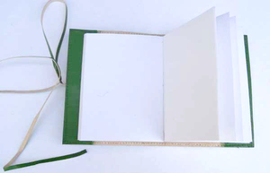 Carnet vintage en papier recyclé vert, couverture en cuir artisanal, fabriqué à la main, rechargeable - Product Image 3