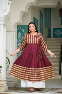 ชุดเดรส Anarkali ลายทางผ้าเรยอนสำหรับผู้หญิงไซส์ใหญ่ คอแบบ Angrakha แขนสามส่วน ทรงบาน สวมใส่สบาย สีแดงเลือดหมู - Product Image 1