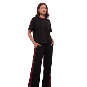 Ensemble de détente deux pièces noir pour femme, haut à manches courtes et pantalon large avec rayures latérales bordeaux, vêtements de sport décontractés, fabrication OEM personnalisée - Product Image 1