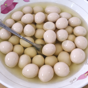 OFFRE SPÉCIALE : Œufs de caille en conserve dans la saumure - Œufs de caille bouillis en conserve - Œufs de caille pelés en conserve du Vietnam - Mme Alina - Product Image 5