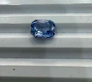 Saphir bleu du Sri Lanka de 2,18 carats, très demandé, pour la fabrication de bijoux tels que des bagues, des pendentifs, des médaillons et autres ornements. - Product Image 3
