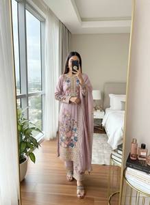 ชุดสูทผ้าไหมสีดำปักลายแบบดั้งเดิมของอินเดียและปากีสถานสำหรับผู้หญิง ความยาวคลุมเท้า สวมใส่สบายทุกฤดูกาล ทรงปกติ - Product Image 2