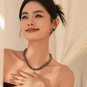 Manufacturer Wholesale 10-11mm Peacock <b>Green</b> Gold Pearl <b>Earrings</b> with Fashionable Personalized Gift Box - Product Image 4