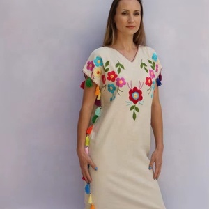 Robe longue bohème brodée, en coton-lin crème respirant de qualité supérieure, col en V flatteur, manches courtes. - Product Image 1