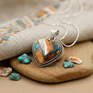 Pendentif Cœur en Turquoise Mohave Naturelle, Pendentif en Laiton avec Pierre Précieuse, Bijoux Bohèmes Faits à la Main, Fournisseur en Gros OEM ODM - Product Image 3