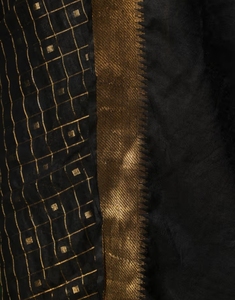 Sari KV Golden Noir con Cuadros y Rayas Zari con Blusa Sin Coser - Product Image 4