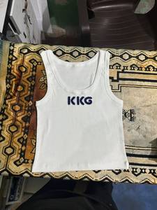 เสื้อกล้ามผ้าฝ้ายริบปักลายตัวอักษรสีเขียวประดับลูกปัดสำหรับผู้หญิง เสื้อครอปแขนกุดสำหรับฤดูร้อน ผู้จำหน่ายขายส่ง เสื้อผ้าแฟชั่นมาแรง - Product Image 4