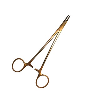 Pinces porte-aiguilles avec mâchoires texturées améliorant la tenue de l'aiguille lors des procédés de suture en médecine et en dentisterie - Product Image 4