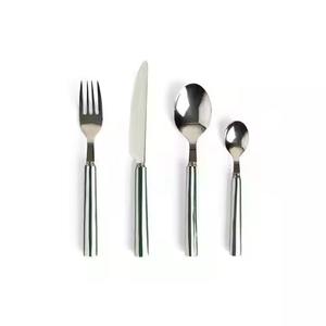 Ensemble de couverts élégants en acier inoxydable pour table à manger professionnelle - Product Image 2