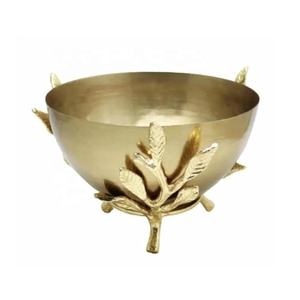 Bol en métal moderne fait main avec poignées florales dorées, finition polie, compatible lave-vaisselle et écologique, idéal pour servir des aliments lors de fêtes - Product Image 5