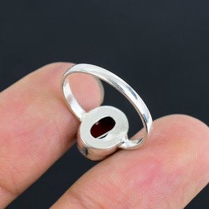 Anillo de Plata de Ley 925 con Ónix Rojo Hecho a Mano, Diseño Único, Joyería con Piedras Preciosas, Regalo para Mujer, Elegante y Distintivo - Product Image 3