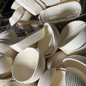 Panier rond en rotin de 9 pouces avec doublure en lin amovible pour la fermentation de la pâte au levain en boulangerie - Product Image 1