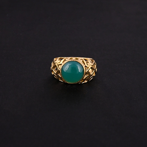 Bague en laiton détaillée avec pierre centrale en chrysoprase verte, plaquée or/argent pour femmes - Product Image 2
