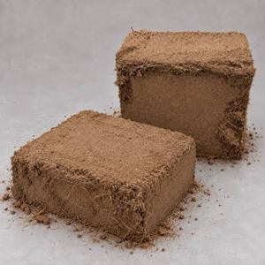 Bloc de tourbe de coco compressé de qualité supérieure, substrat naturel en fibres de coco pour l'agriculture en serre et la culture des plantes - Product Image 6