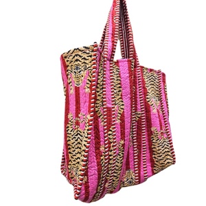 Sac fourre-tout en coton matelassé à imprimé tigre Sacs fourre-tout de luxe de qualité supérieure fabriqués en Inde Produit du fabricant et exportateur indiens - Product Image 2