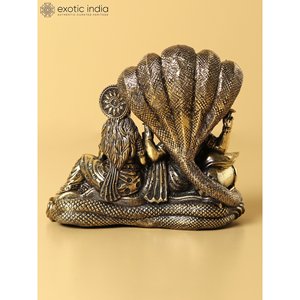 Escultura de latón Lakshmi Narayana pequeña Superfina de 5 pulgadas sentada en Sheshnag para decoración del hogar, regalos y Templo hecho en La India - Product Image 4