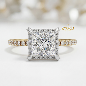 แหวนหมั้นเงินประดับเพชรซิคอนทรงเจ้าหญิง 1 กะรัต ความใส VVS2 รูปทรงลูกแพร์ ประดับเพชรข้างแบบสามเม็ด - Product Image 6