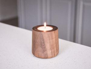 Porte-bougie en bois artisanal, article cadeau - Product Image 1