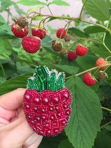 Broche de luxe faite à la main avec perles pour foulards, chapeaux et sacs, broche de créateur brodée avec des perles scintillantes, inspiration nature élégante - Product Image 6