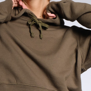 Sweat-shirt court à capuche moderne pour femme, en molleton doux 100 % coton, avec logo frontal, idéal pour les marques de streetwear - Product Image 2